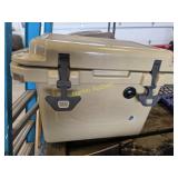 Cabelaï¿½s yeti style cooler