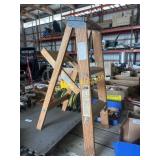 Wood step ladder