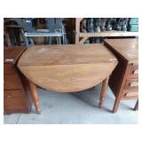 Drop leaf table