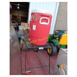 Igloo cooler and table