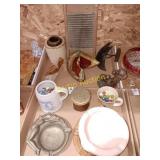 Ashtrays, marbles, statues