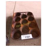 Cast muffin pan