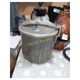 Pressure cooker