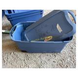 One tote with lid and wheels