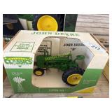 John Deere ï¿½Bï¿½ 1/16 scale tractor