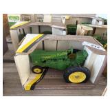 John Deere 1953 model 70 Rowcrop tractor 1/16