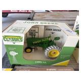 John Deere ï¿½Bï¿½ 1/16 scale tractor