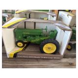 John Deere 1953 model 70 rowcrop tractor 1/16