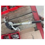 Hand cable hoist