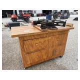 Vise/cabinet