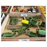 John Deere farm equipment 1/64 scaleI