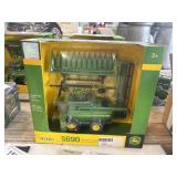 John Deere S690 tracked combine 1/64 scale