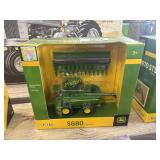 John Deere S680 combine 1/64 scale