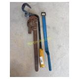 Heavy Duty Steel Pipe Wrench and Metal Pry Bar Set