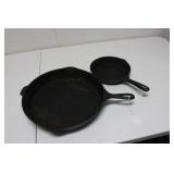 2 Cast Iron Skillets, 14D - US, 5D- Ontario