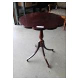 Wooden Side Table 22DX27H
