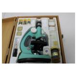 Microscope - Lock of box needs attention