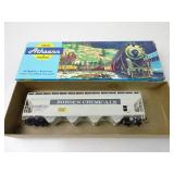 Borden Chemicals SHPX 30232 4-Bay Hopper Athearn
