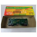 CGW 708 Covered Hopper Roundhouse HO Scale Model