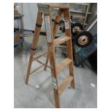 Wooden 4ft Step Ladder