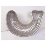 Vintage Mirro 725M Aluminum Fish Cake Mold 12"