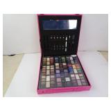 New Makeup Eyeshadow & Liner Kit in Case