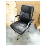 Padded Swivel Rolling Office Desk Chair w/ Arm