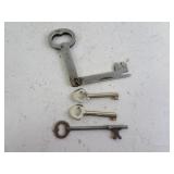 Lot of Antique Keys
