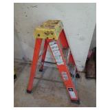 Bauer 3ft Fiberglass Ladder