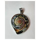 Silver and shell pendant Mark 925.  .440oz