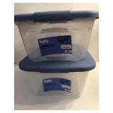 2 new 2-quart plastic tubs with locking lid
