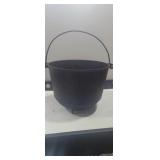 Erie no 8 footed cast iron pot 10i. Diameter and