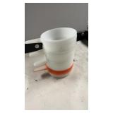 Over ware dishes x4 14 oz cups/bowls, orange and Over ware dishes x4 14 oz cups/bowls, orange and