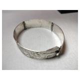 Silver bracelet  marked 925.       .750oz Silver bracelet  marked 925.       .750oz