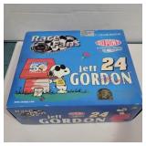 2 1:24 die cast snoopy jeff Gordon cars 2 1:24 die cast snoopy jeff Gordon cars