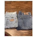 Wrangler mens light and medium jeans size 36x 30 Wrangler mens light and medium jeans size 36x 30