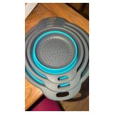 Set of 3 flat stacking expandable strainers Set of 3 flat stacking expandable strainers