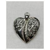 Silver heart-shaped pendant marked 925 Silver heart-shaped pendant marked 925