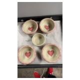 FP. Heart painted bowls and 1 white/green bowl FP. Heart painted bowls and 1 white/green bowl