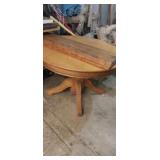 Oak table with 3 leafs no chairs 4ft diameter Oak table with 3 leafs no chairs 4ft diameter