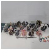 Resin dragon and 1 wizard figures aprox. 3in tall Resin dragon and 1 wizard figures aprox. 3in tall