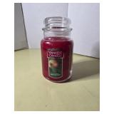Yankee Candle 22 oz McIntosh scented Yankee Candle 22 oz McIntosh scented