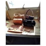 Lot of vintage ladies purses. Lot of vintage ladies purses.