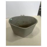 Silver Seal cast aluminum triangle-shaped pan Silver Seal cast aluminum triangle-shaped pan