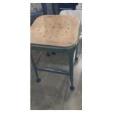 Metal shop stool with adjustable legs Metal shop stool with adjustable legs