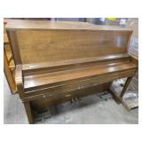 Everett upright piano p/u Monticello 8 - 330 Everett upright piano p/u Monticello 8 - 330