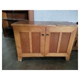 Vintage sewing cabinet 43x30x18 (scratches)