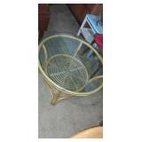 Wicker round glass top 30in diameter coffee table