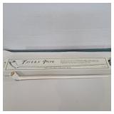 Tavern clay pipe with box