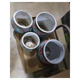 4 Flower pots